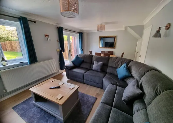 41 Mortimer Drive, Ideal Location Near Ludlow
